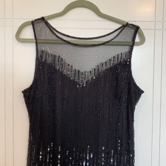 Black sequence cocktail dress. - Picture 2 of 8